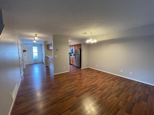 Building Photo - Lake Bella Vista Townhome Rockford
