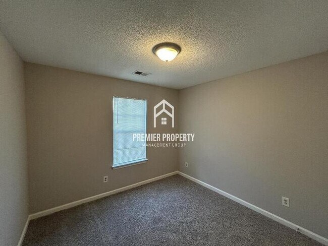 Building Photo - 7699 Ivy Bend Cove