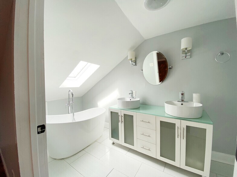 Master Bath - 1101 N 2nd St