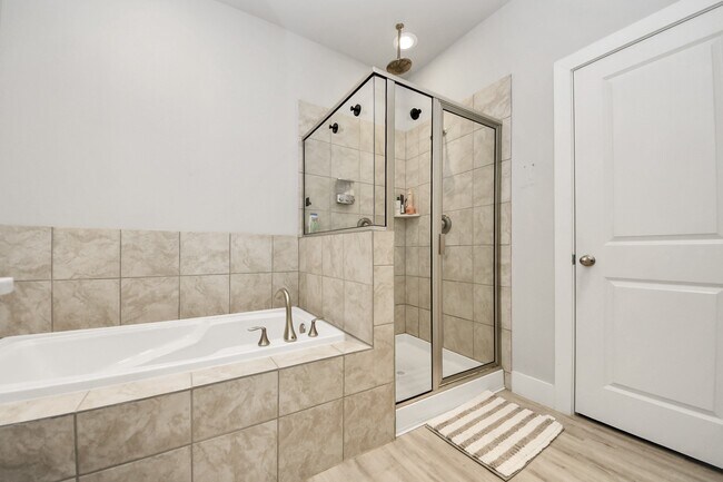 Building Photo - 9017 Lonestar Creekbend Ln