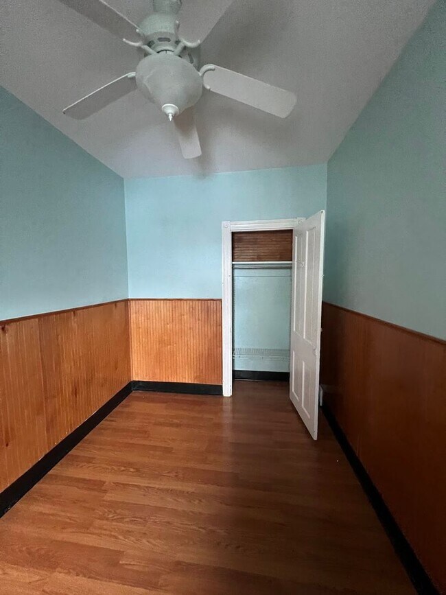 Building Photo - FOR RENT – West Reading