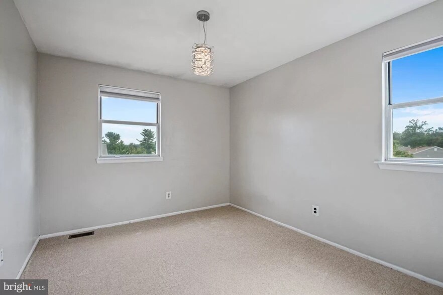 3rd bedroom (view 1) - 1 Dogwood Ln