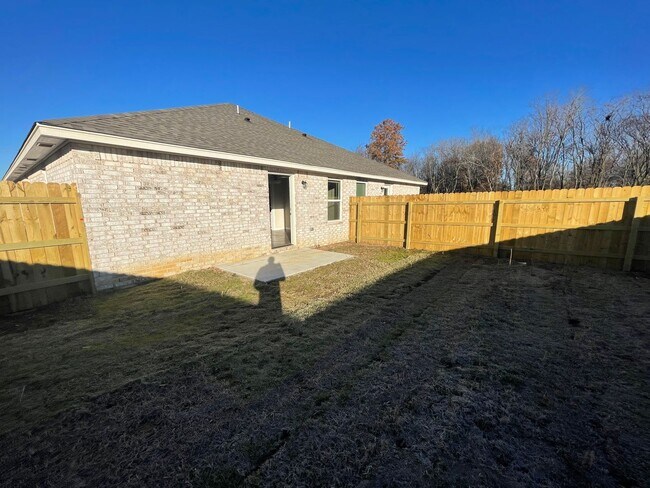 Building Photo - 3 bed, 2 bath Duplex in Wagoner OK - Great location