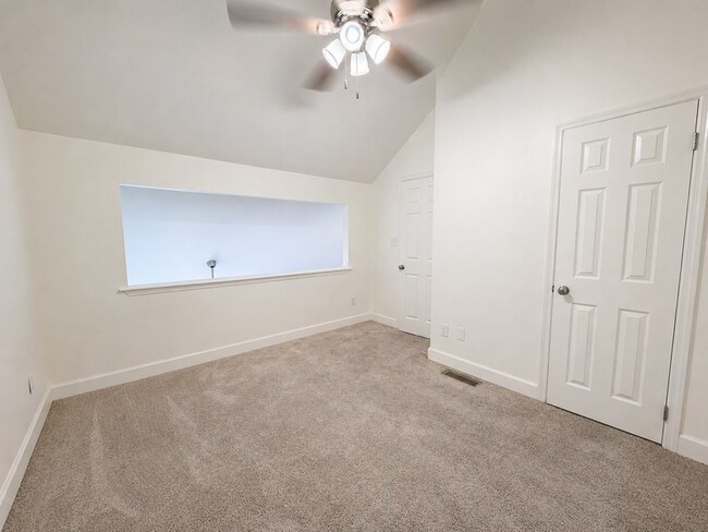 Building Photo - 948 S Lipona Rd