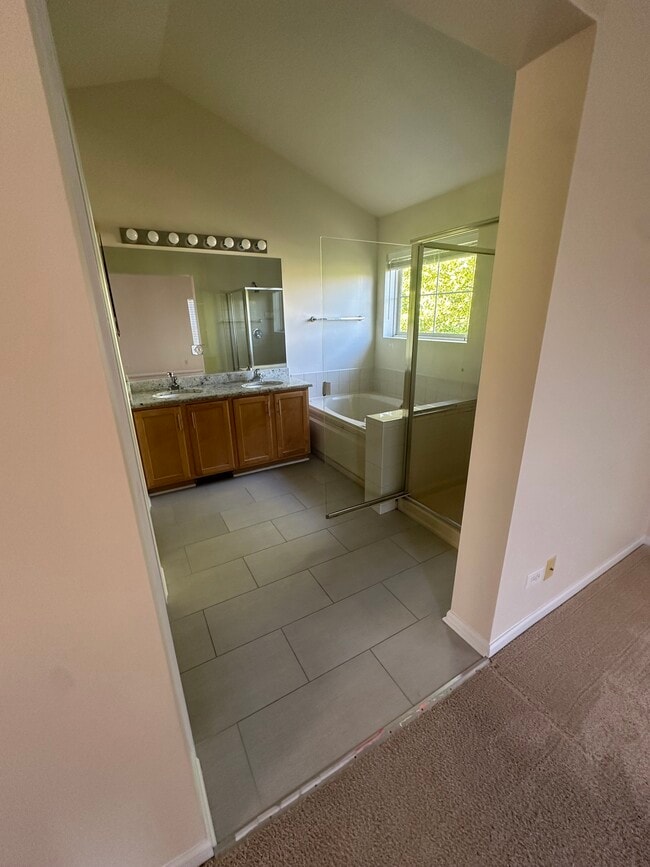 Building Photo - 2898 Falling Waters Dr