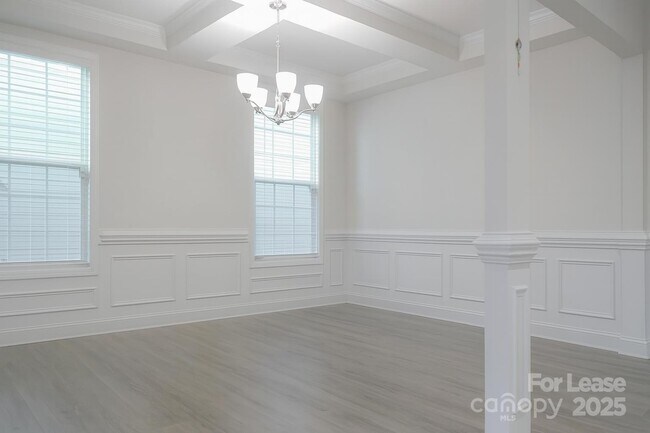 Building Photo - 1058 Thoroughbred Dr.