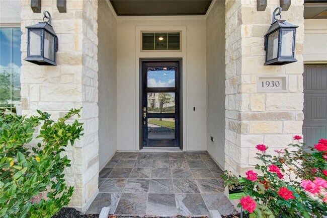 Building Photo - 1930 Creekwood Cv