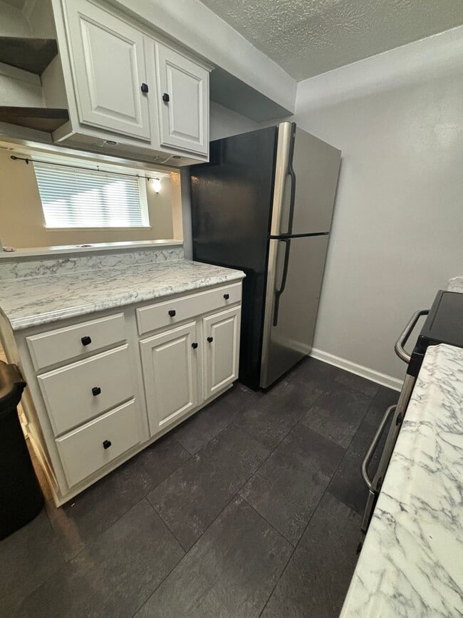 Building Photo - 2 Bedroom Condo in Hunting Ridge!