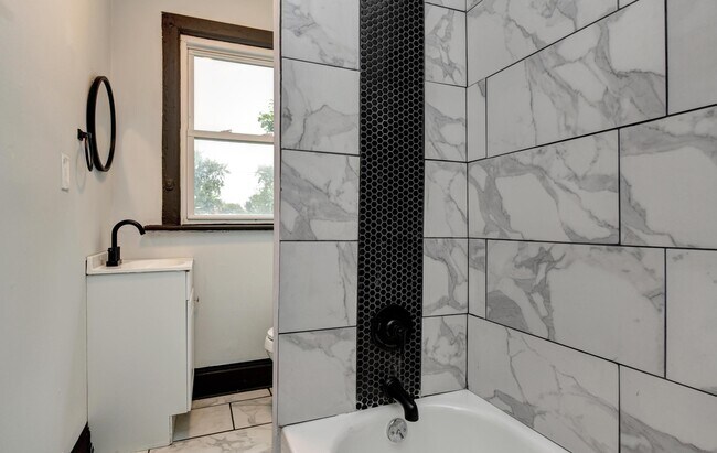 Building Photo - 814 S Ohio Ave