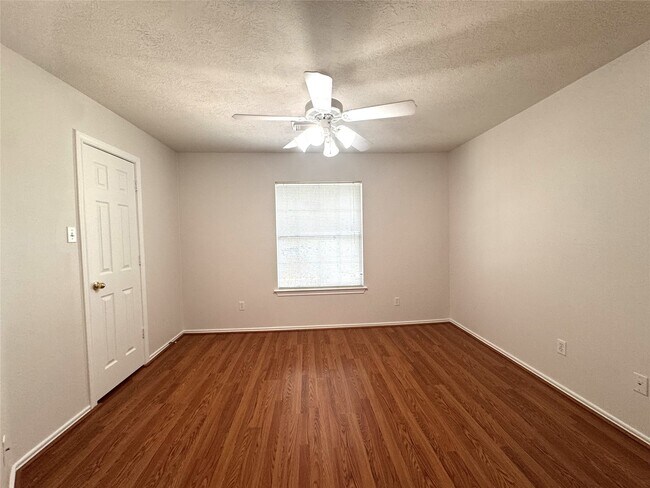 Building Photo - 213 Summerhaze Cir