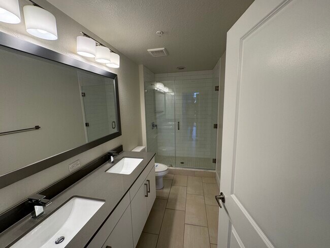 Building Photo - 520 NE 26th St