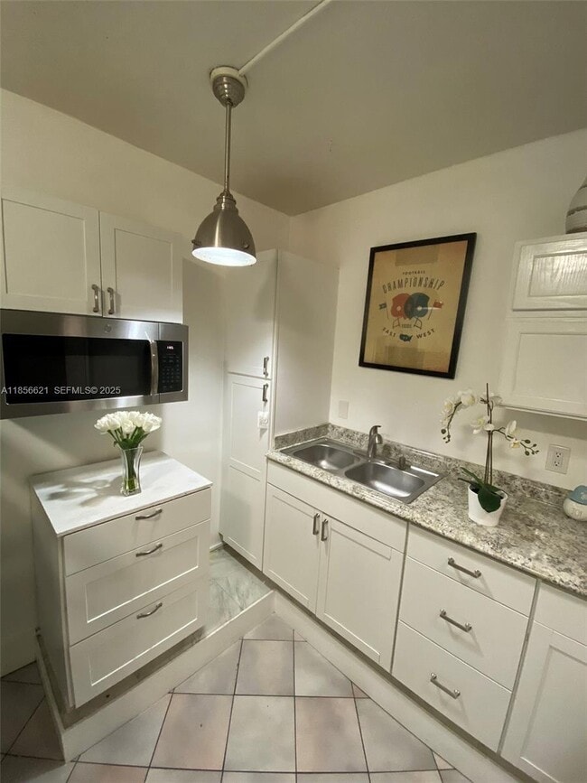 Building Photo - 701 Hollywood Blvd