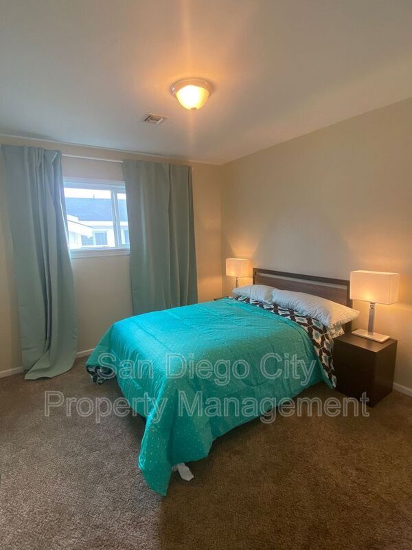 Building Photo - 5442 San Onofre Terrace