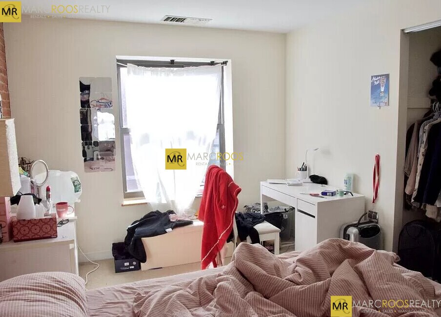 Building Photo - 103 Gainsborough St