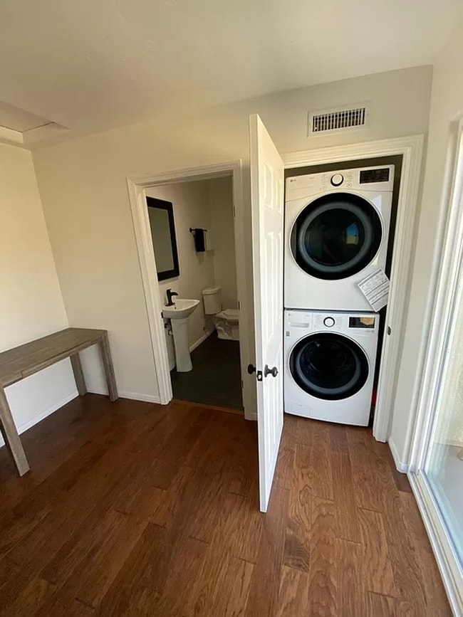 Building Photo - Modern Energy-Efficient 2-Bedroom Home with High-End Finishes and Spacious Yard!