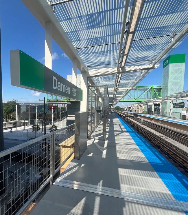 Building Photo - 2042 W Warren Blvd