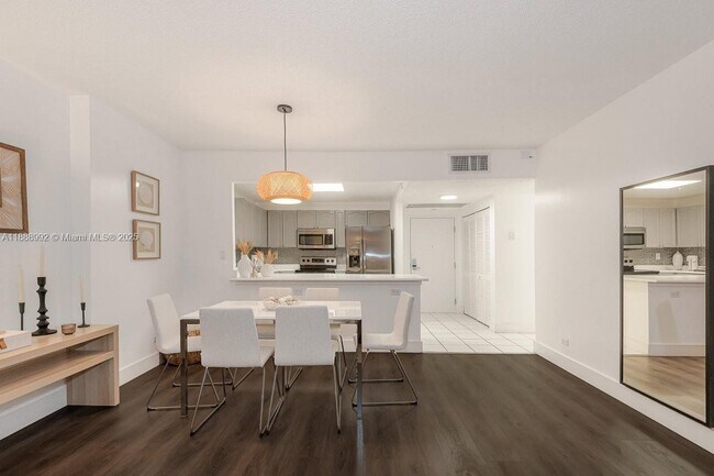 Building Photo - 2301 Collins Ave
