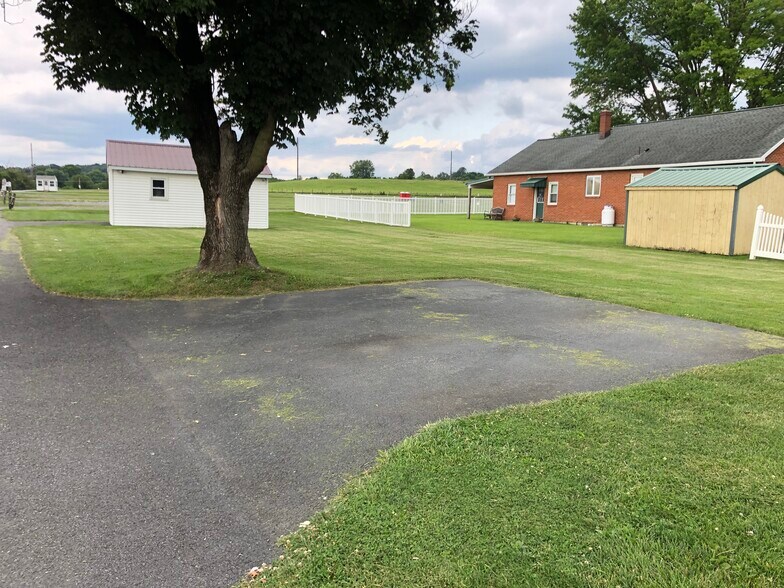 Building Photo - 223 Spring Garden St