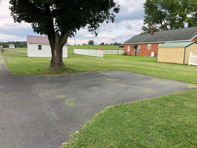 Building Photo - 223 Spring Garden St