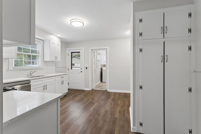 Building Photo - 127 Bell Ave