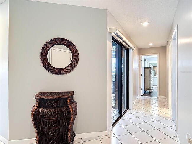 Building Photo - 290 Rotonda Cir