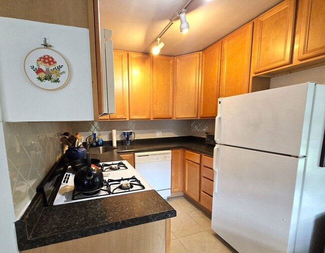 Building Photo - 4112 N Kedvale Ave