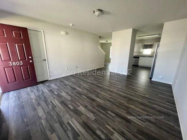 Building Photo - Beautiful 3b Room!Move in ready!