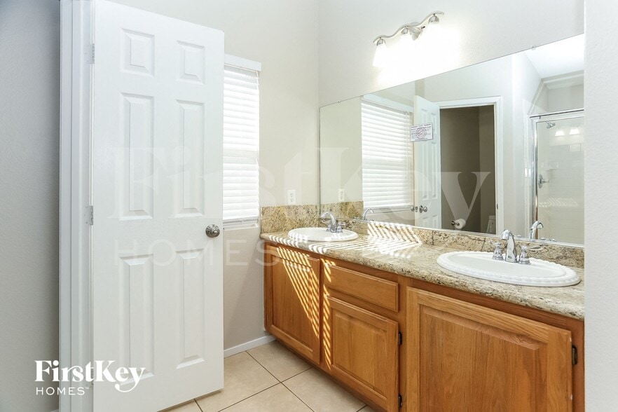 Building Photo - 9037 Meisenheimer Ave