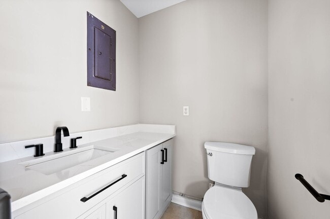 Building Photo - Beautifully Updated 3BR/1.5BA Home in Coveted Caldwell Hall!