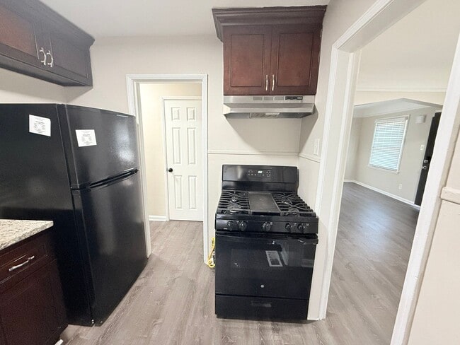 Building Photo - Renovated 3-Bedroom Home – We Welcome Sect...