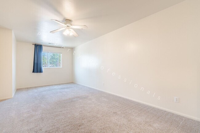 Building Photo - 1015 Domelby Ct
