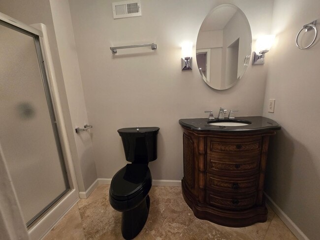 Building Photo - Spacious 4 Bedroom Duplex in North Normal with Pool Access