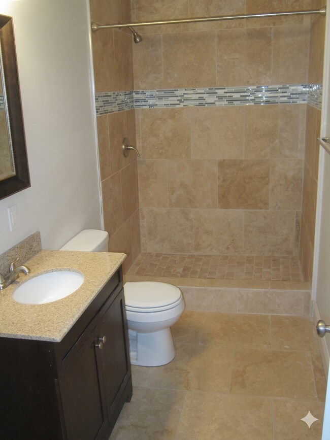 Building Photo - Luxury College Rental - South Side Flats