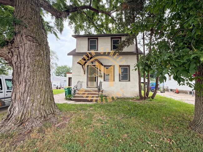 Building Photo - 520 N Henry St