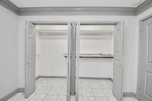 Building Photo - 4503 Hollybrook Ln