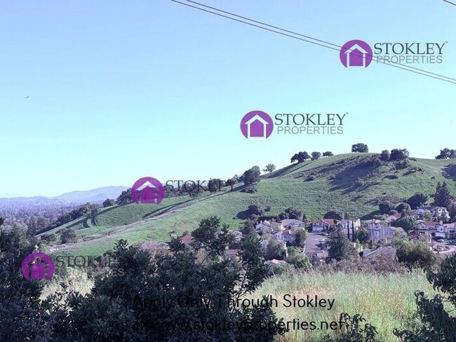 Building Photo - 323 Thistle Cir