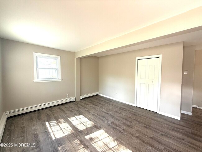 Building Photo - 410 Bay Way