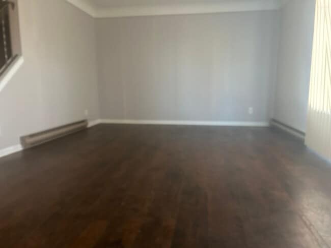 Building Photo - 3 bedroom, 3 bath single family home in So...