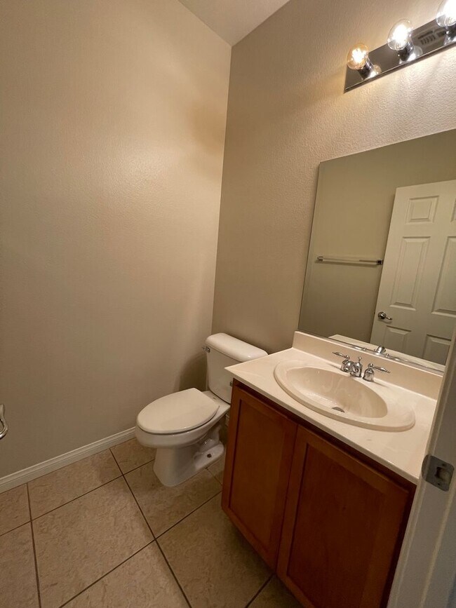 Building Photo - Beautiful Single Story Home in Gated Commu...