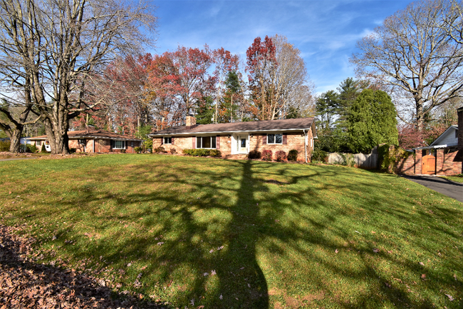 Building Photo - 1044 Carousel Ln