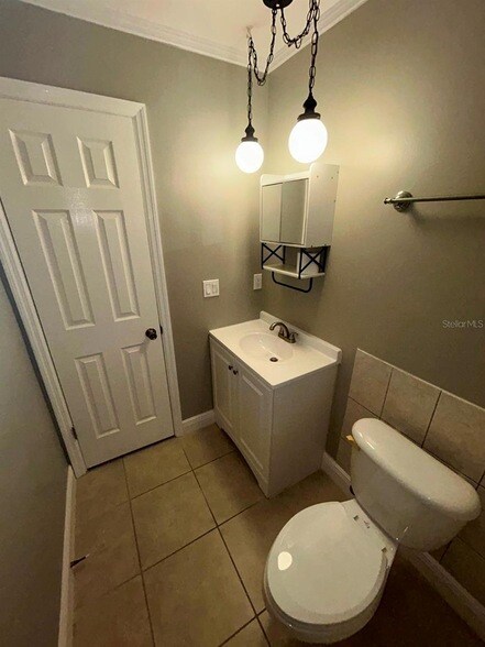 Building Photo - 6525 Manila Palm Way