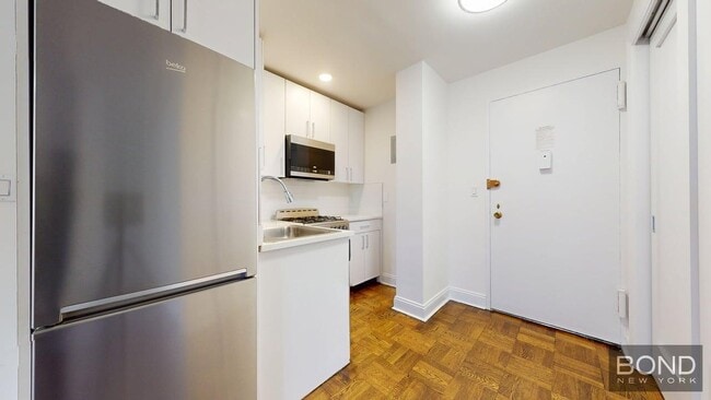 Building Photo - 405 E 56th St