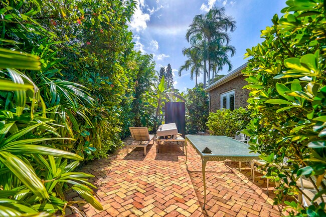 Building Photo - 411 26th St