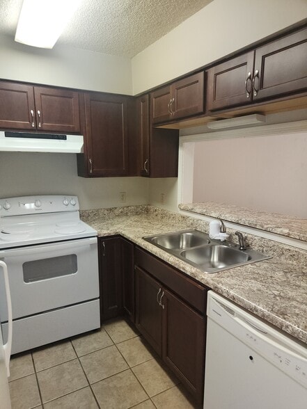 Building Photo - 1331 Foxborough Dr