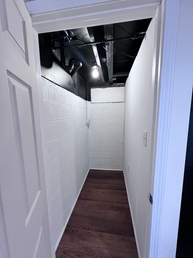 Building Photo - For Rent Mocksville Unit B