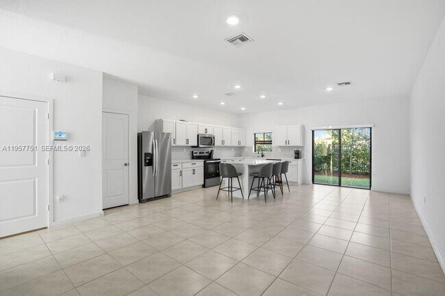 Building Photo - 816 NW 3rd Terrace