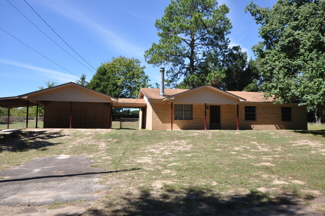 Building Photo - COMING SOON! 3 Bedroom 1.5 Bath Rental in ...