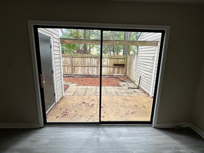 Building Photo - MUST SEE TOWNHOUSE!!!