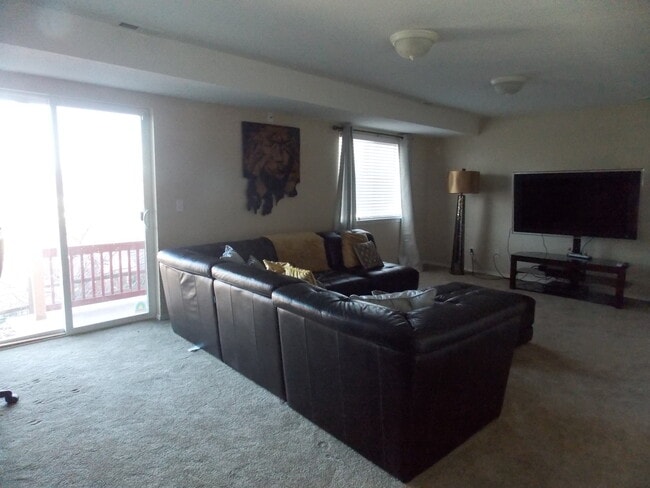 Building Photo - Westside condo with views!