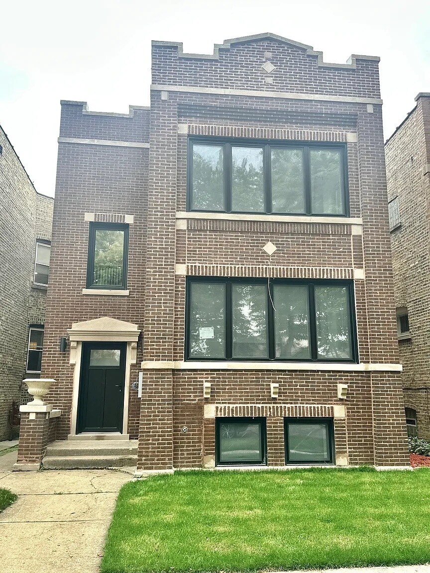 Building Photo - 5937 N Fairfield Ave